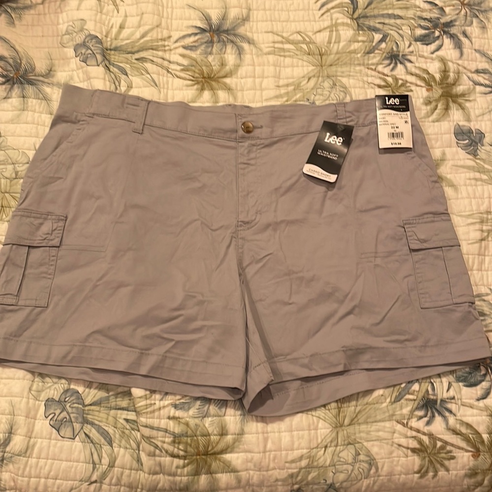 2/$25 NWT Lee Mid Rise Cargo Short
